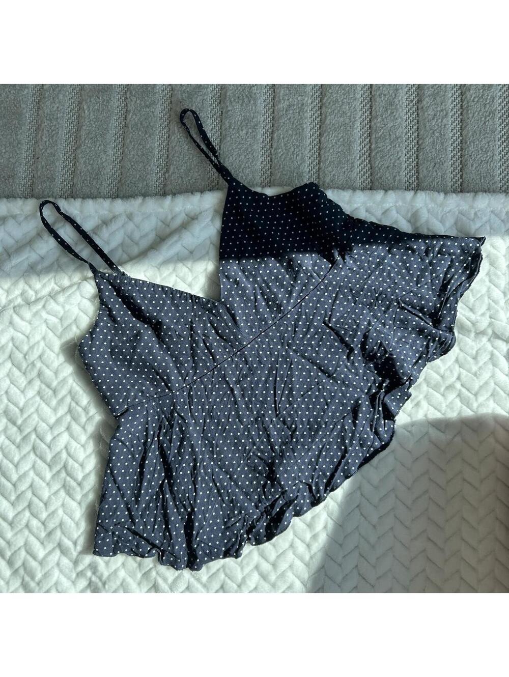 Brandy Melville navy blue polka dot tank top #brandymelville #polkadot